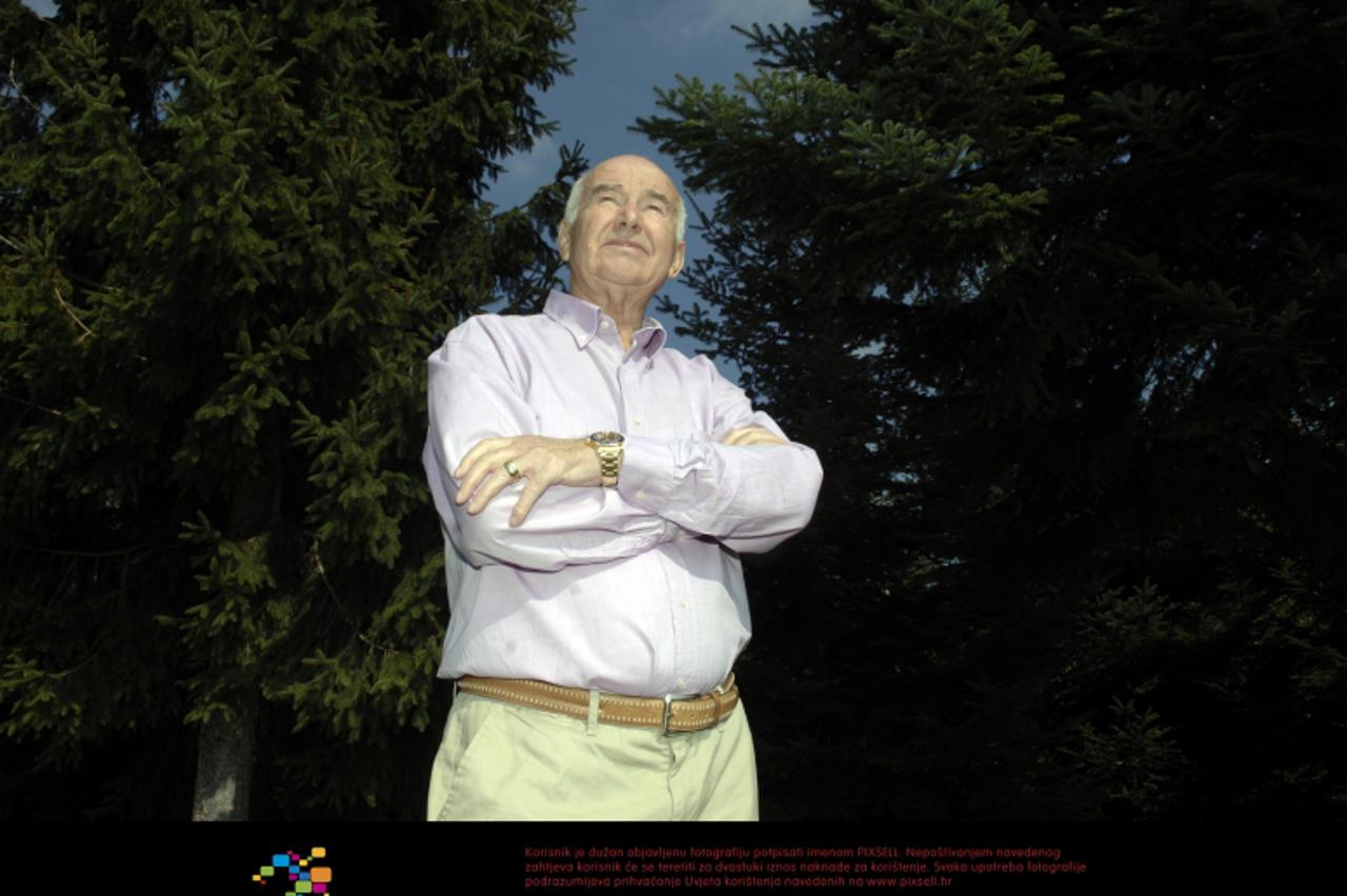 '27.09.2011., Cabar - Biznismen Marijan Filipovic na svojem imanju u Gorskom kotaru u sumi u blizini Trsca. Photo: Goran Kovacic/PIXSELL'