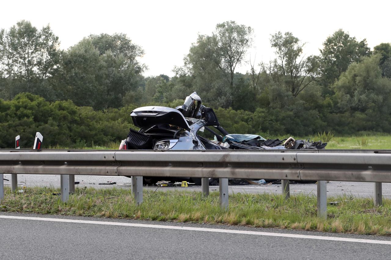 Dvije osobe smrtno stradale u prometnoj nesreći na autocesi A3 između čvora Okućani i Novska