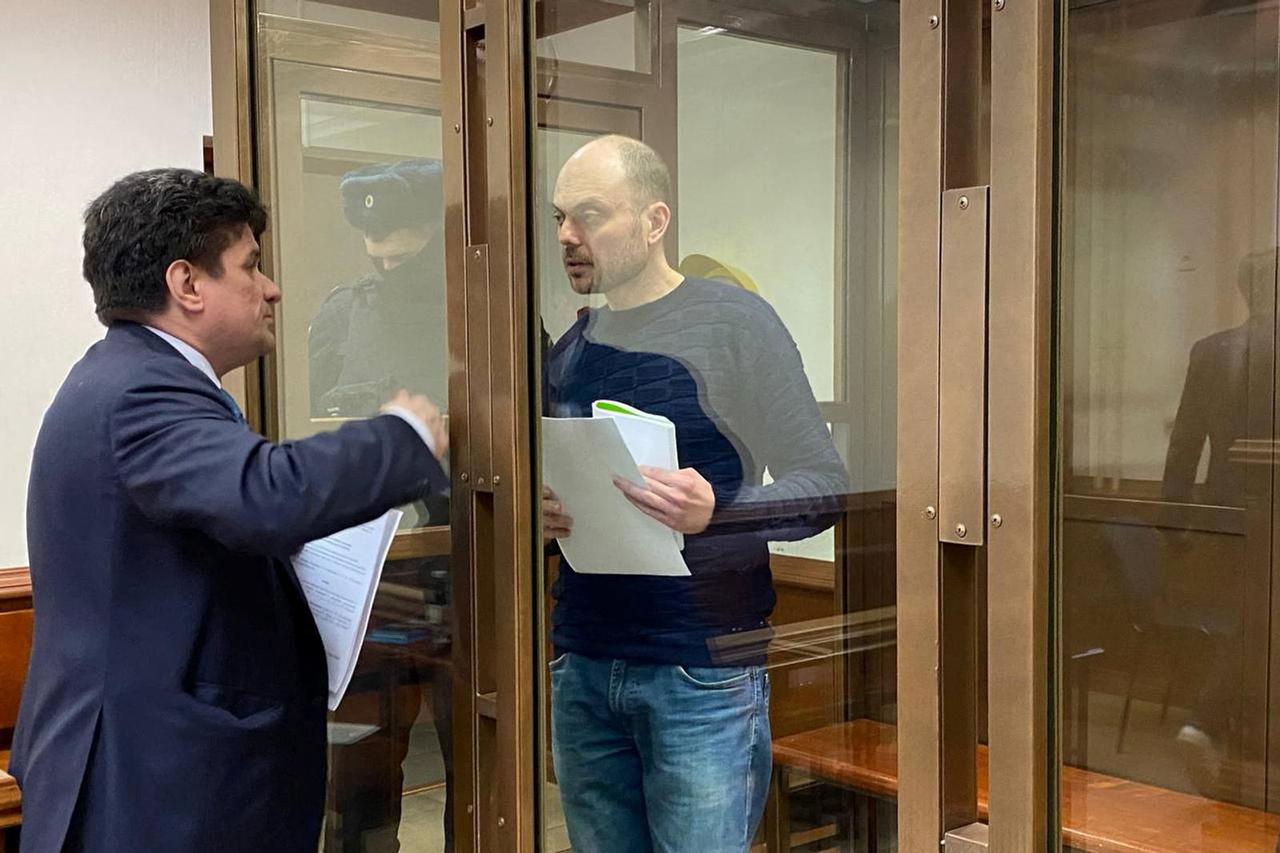 Russian opposition leader Vladimir Kara-Murza attends a court hearing in Moscow