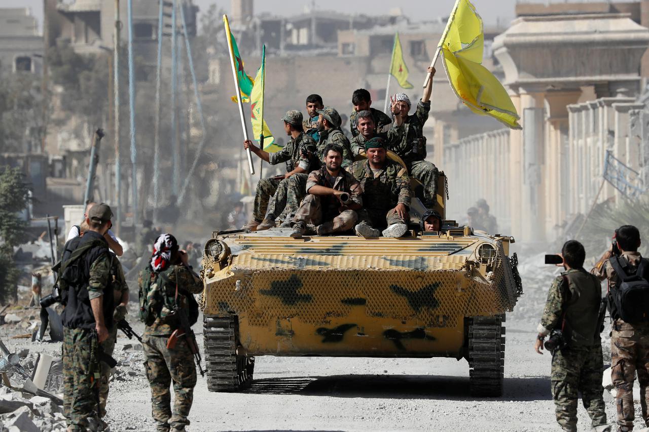 Borci SDF-a u Raki nakon oslobođenja od Islamske države