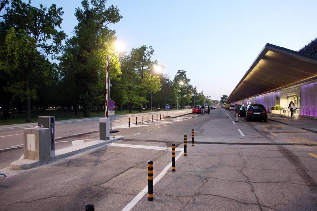 Parkiralište na Plesu 