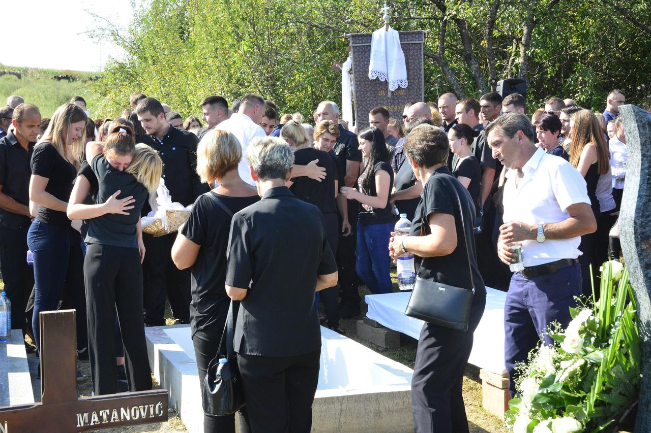 Sara Jug - Sara Perešin sprovod