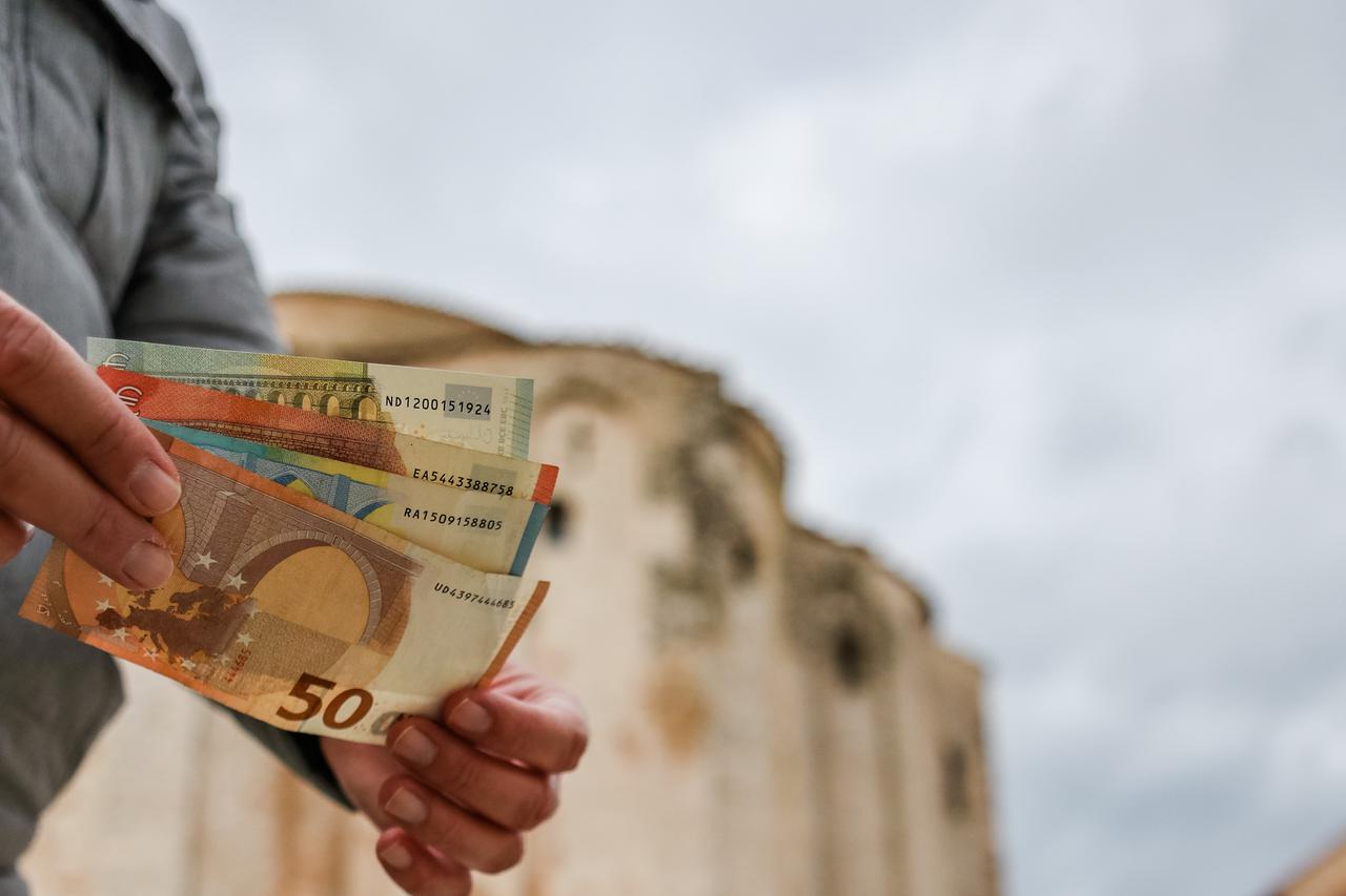 Od 1. siječnja euro postaje službena valuta u Hrvatskoj i nakon 29 godina zamijenit će kunu