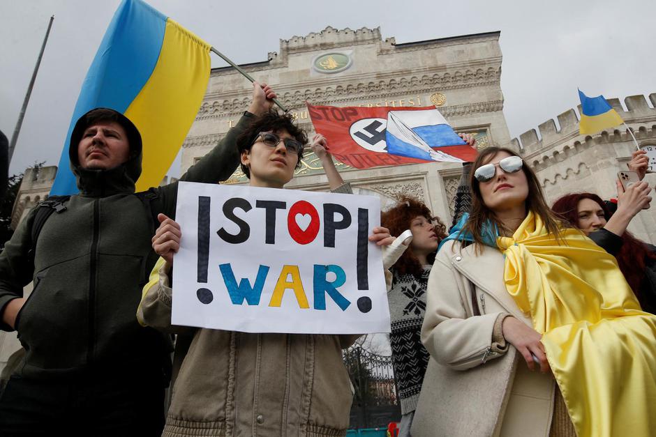People demonstrate against Russian invasion of Ukraine, in Istanbul