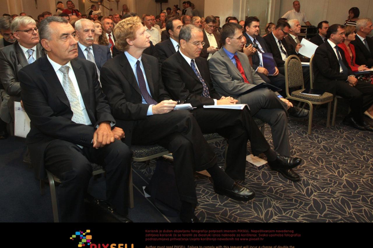 '14.09.2011., Zagreb - U hotelu Sheraton je odrzana 4. konferencija pod nazivom, Suradnja  javnog i privatnog sektora - kocnica ili poticaj razvoja. na konferenciji su bile prisutne osobe iz hrvatskog