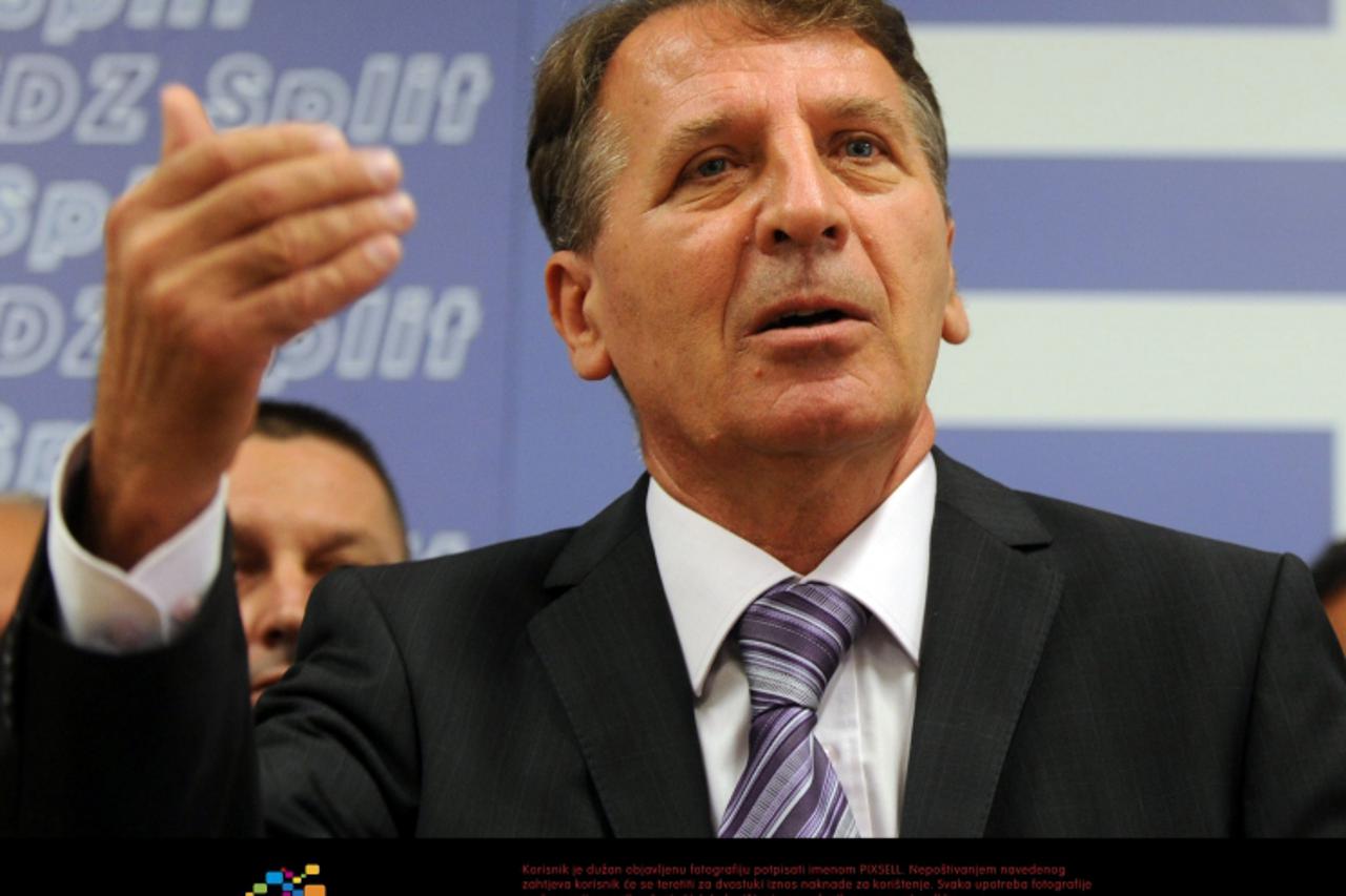 '04.10.2010., Split - Izvaredna presica HDZ-u vezi Zeljka Keruma kojom najavljuju rusenje vlasti na gradskom vijecu. Na konferenciji je govorio Dujomir Marasovic, predsjednik splitskog HDZ-a. Photo: N