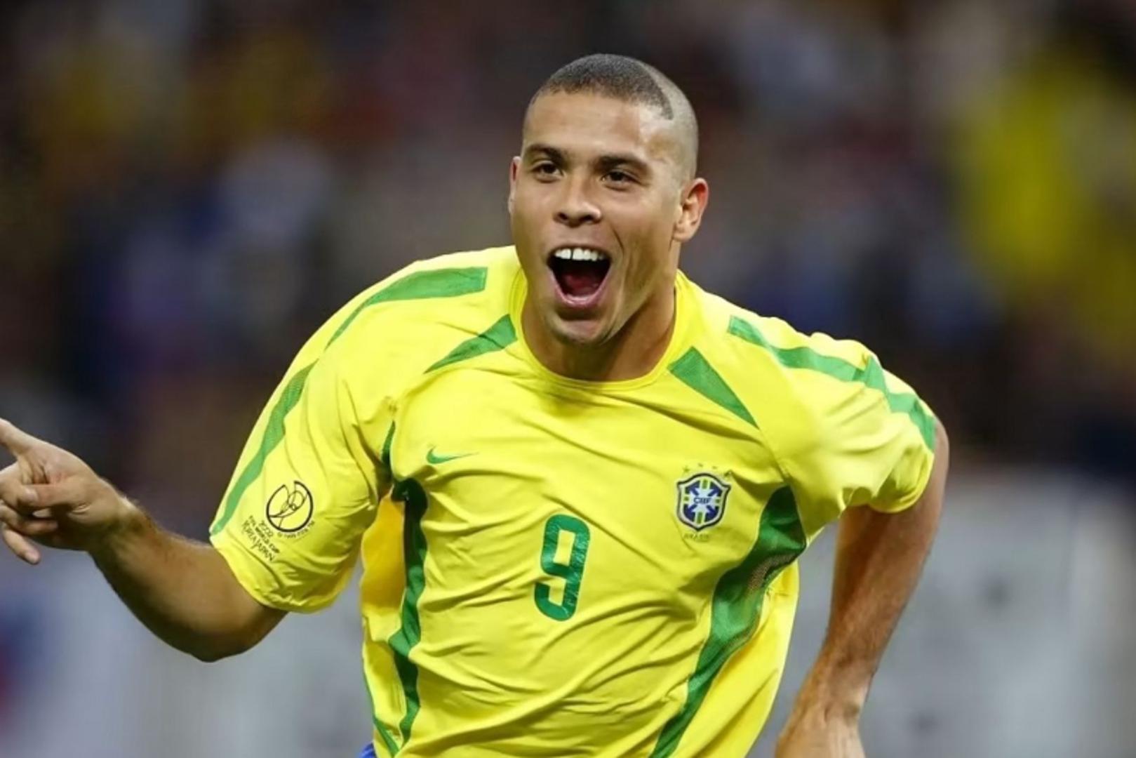 Tema ludih nogometnih frizura jednostavno se ne može napraviti, a da ne spomenemo ludu, ali i kultnu frizuru Ronalda Nazarija na svjetskom prvenstvu u Japanu i Južnoj Koreji 2002. godine, s poznatim 'polumjesecom' u predjelu čela.