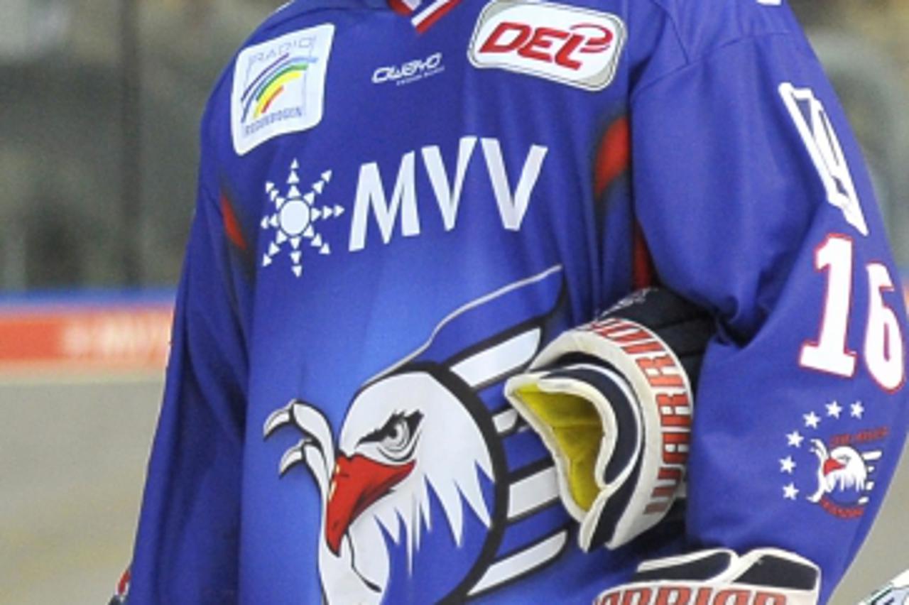 'Mannheims Mike Glumac bei den Starting Six   Mannheim, 22.04.2012, DEL Deutsche Eishockey Liga, DEL Play-Offs Finale, Saison 2011/12, Adler Mannheim - Eisbaeren Berlin, Foto: APF  Veroeffentlichung n