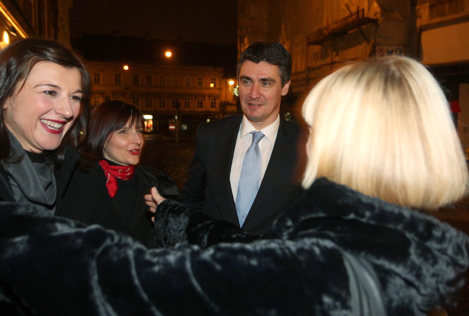 11.01.2010., Zagreb - Prvi susret novog i starog predsjednika, Ive Josipovica i Stipe Mesica ispred restorana Stari Fijaker u Mesnickoj ulici. Sanja Milanovic, Dunja Mesic, Zoran Milanovic i Sasa Mesic.rPhoto: Dalibor Urukalovic/PIXSELL