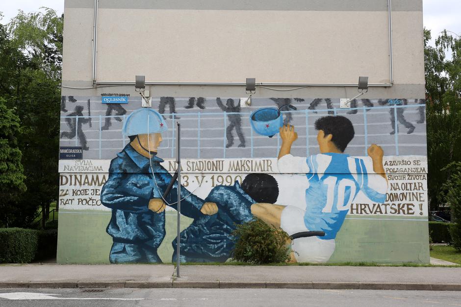 ARHIVA - Zagreb: Grafit posve?en nikad odigranoj utakmici Dinama i Crvene zvezde 13. svibnja 1990.
