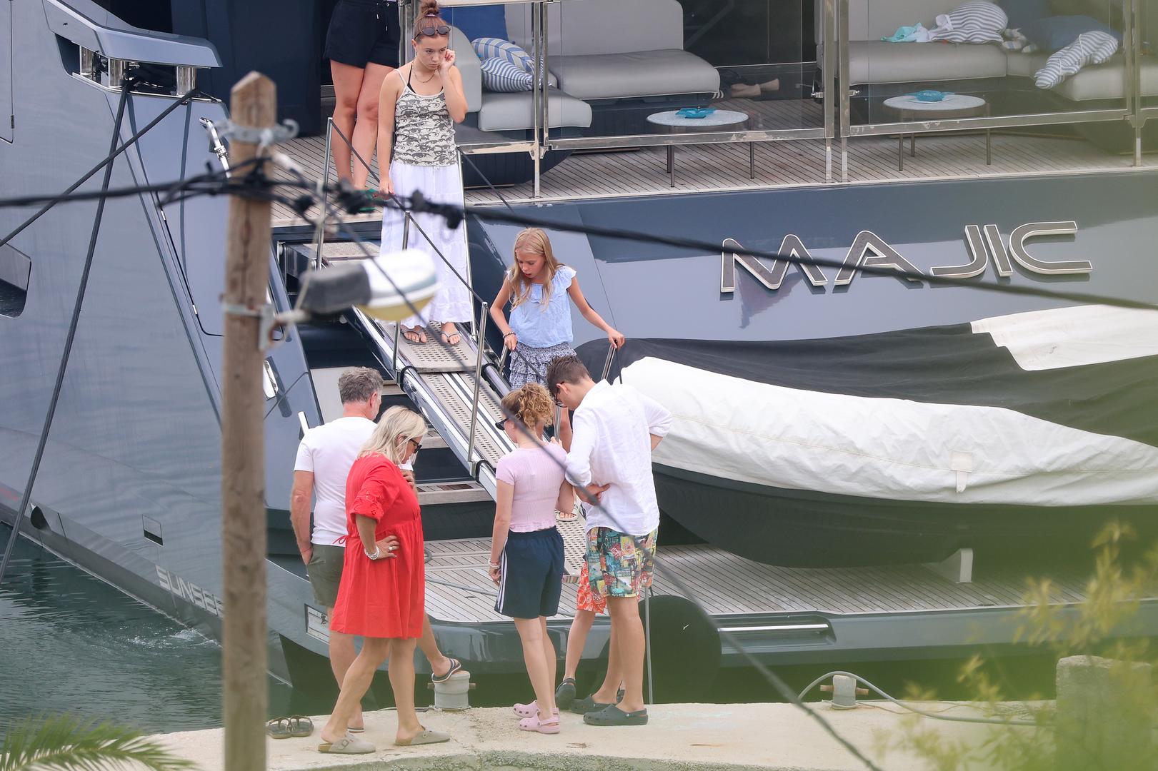 Vjenčali su se 2015. u Bedfordshireu pred brojnim slavnim gostima, među kojima su bile "Baby Spice" Emma Bunton, Amanda Holden i Jennifer Saunders.