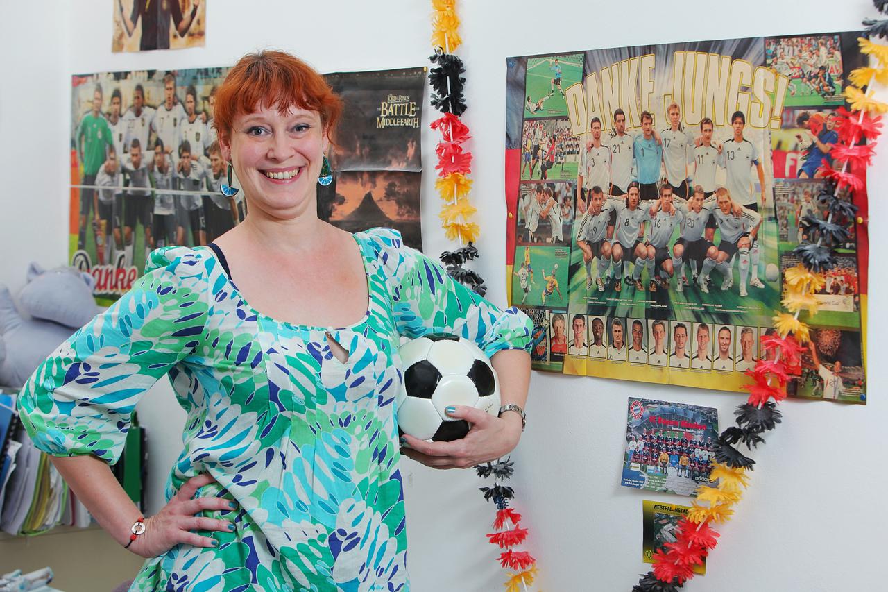 11.06.2014., Zagreb - Matematicarka Franka Miriam Brückler koja tvrdi kako se uz pomoc matematike mogu predvidjeti nogometni rezultati. 