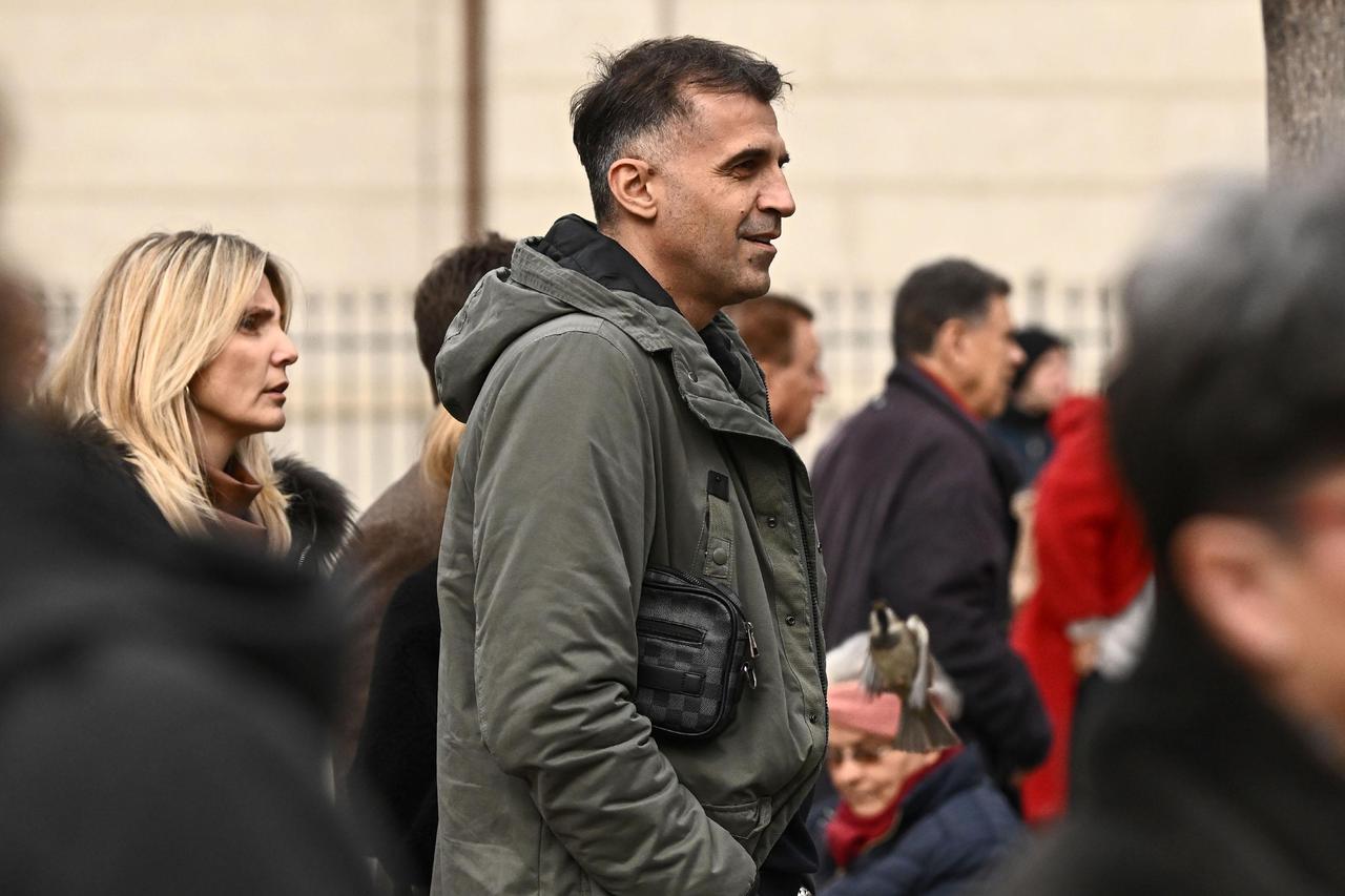 Zagreb: Josip Sesar prošetao gradom