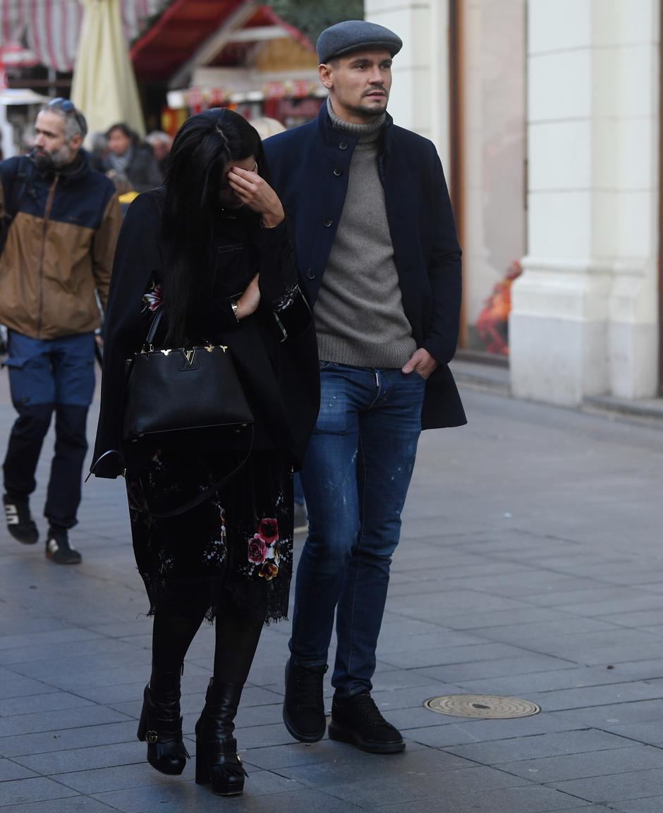Zagreb: Dejan Lovren sa suprugom Anitom prošetao centrom grada