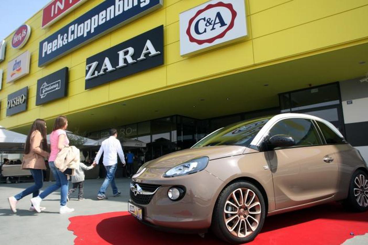 '20.04.2013., Zagreb - U trgovackom centru City Center One East odrzan je Auto moto sajam gdje je i policija predstavila svoj uredjaj za nadzor brzine te presretac. Photo: Goran Jakus/PIXSELL'