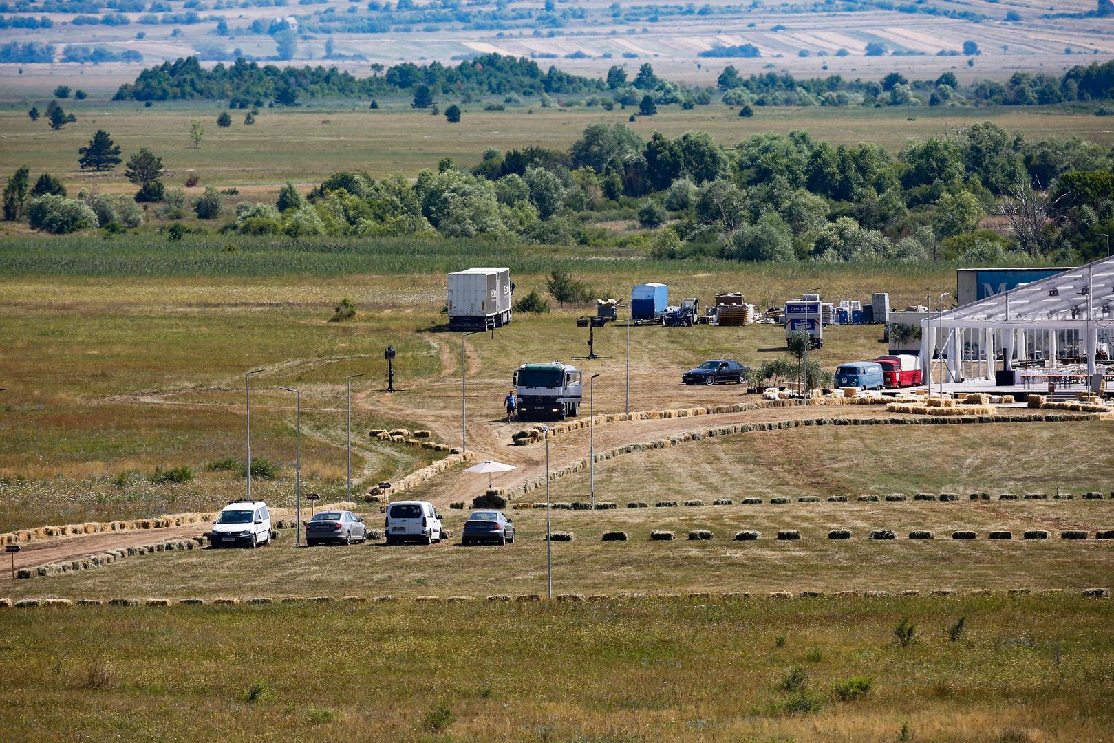 Zadnje pripreme za veliko slavlje su pri samom kraju sudeći po fotografijama koje je snimio fotoreporter Pixsella.