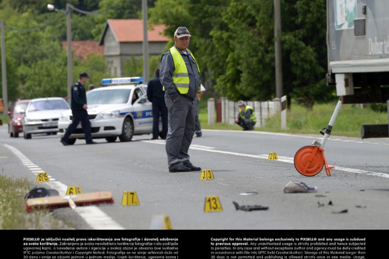 '27.05.2013., Breznica - Na drzavnoj cesti D-3 doslo je do prometne nesrece u kojoj je kamion naletio na radnike PZC-a koji su vrsili radove na cesti. Radnici su ozlijedjeni, a cesta je zatvorena za s