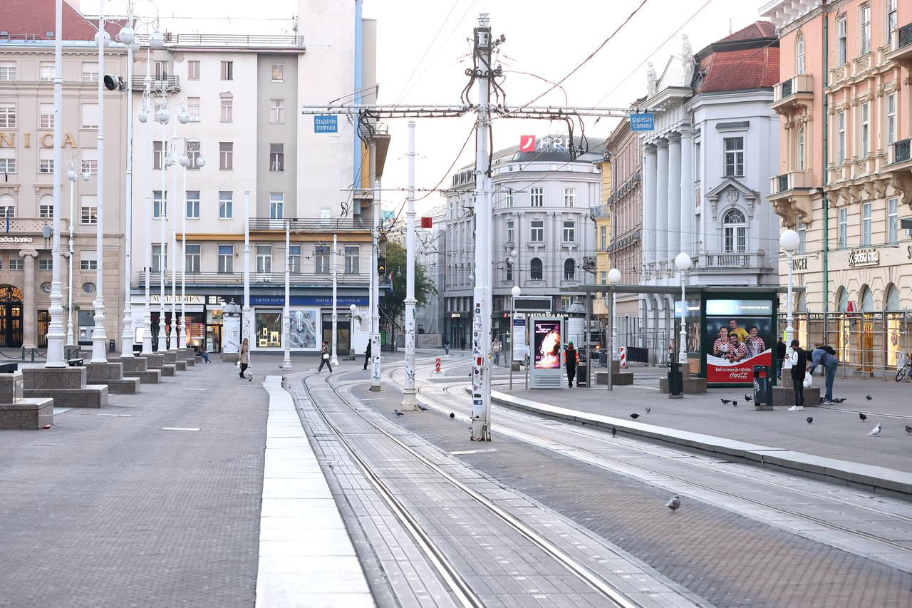 Zagreb: Počeo štrajk ZET-a, Trg prazan kao za vrijeme korone