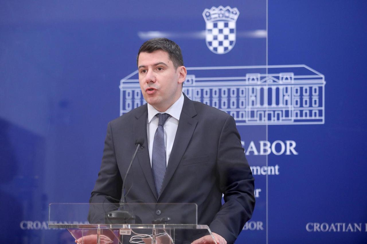 Zagreb: Most o temi "Tko je kriv za propalu platformu Cijepise?"
