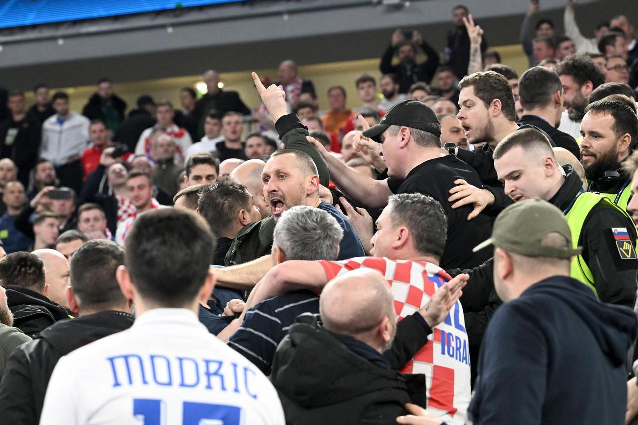 Ljubljana: Tijekom polufinalne utakmice između Hrvatske i Španjolske na tribinama je došlo do naguravanja