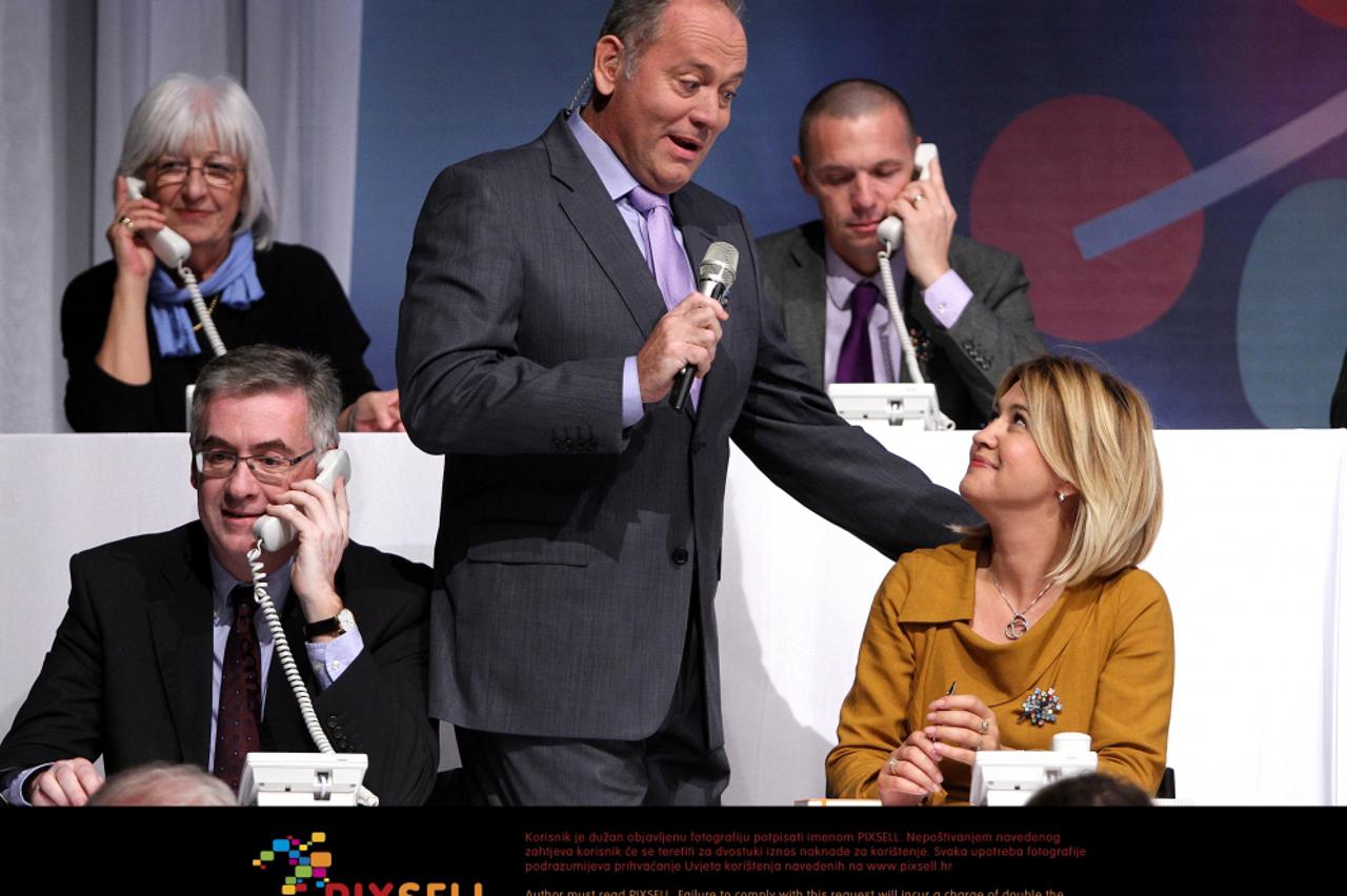 Uz nas niste sami  (1)