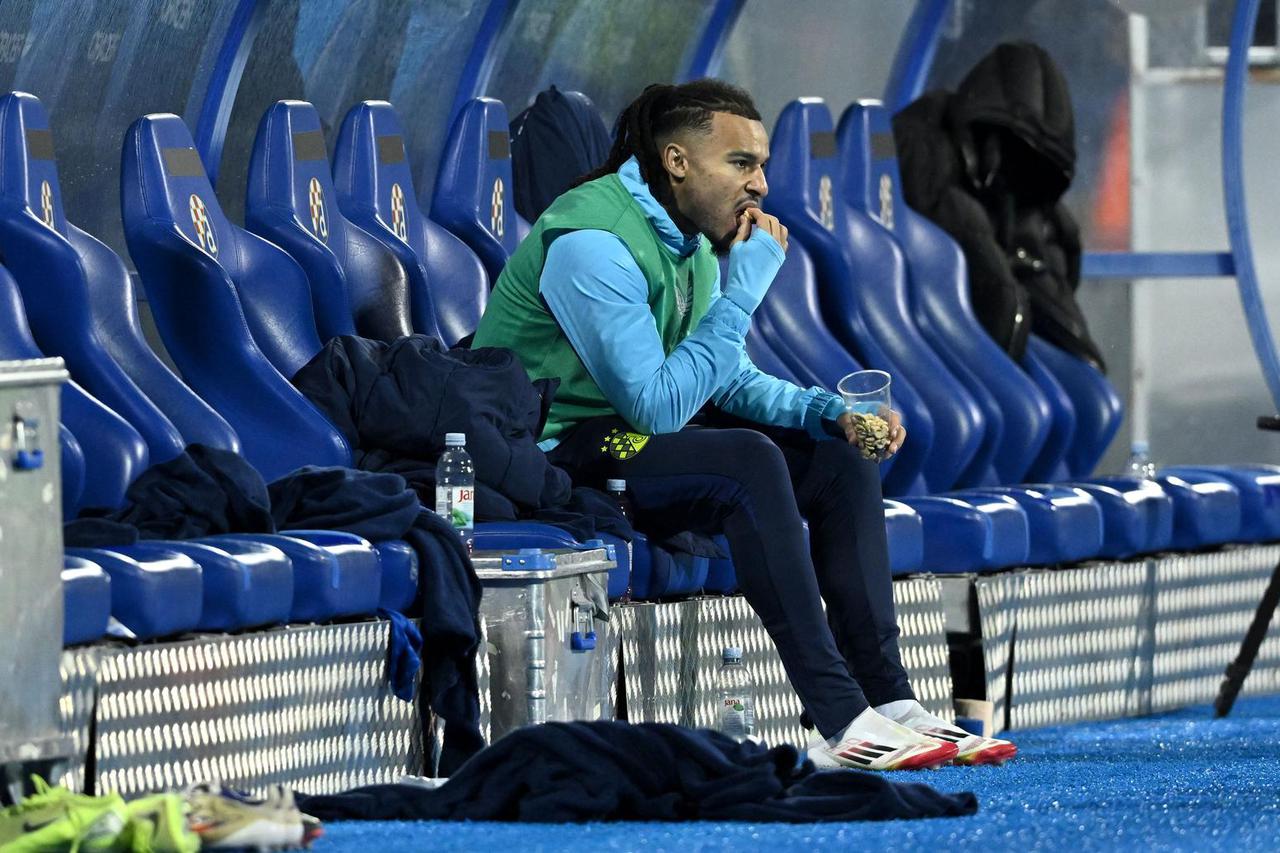 Samy Mmaee na poluvremenu utakmice Dinamo i Lokomotiva sam na klupi jeo kikiriki 