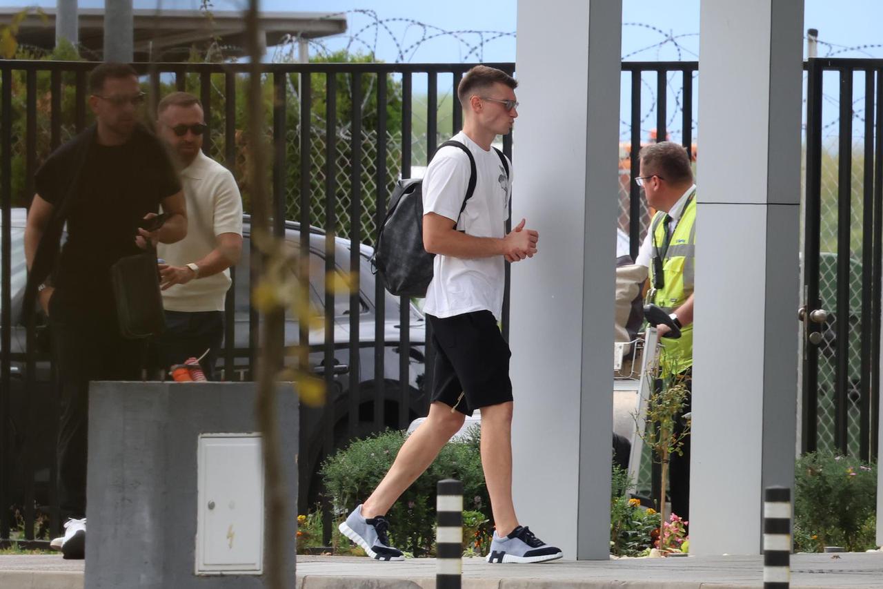 EKSKLUZIVNO Dominik Livaković otputovao u Barcelonu na potpisivanje ugovora