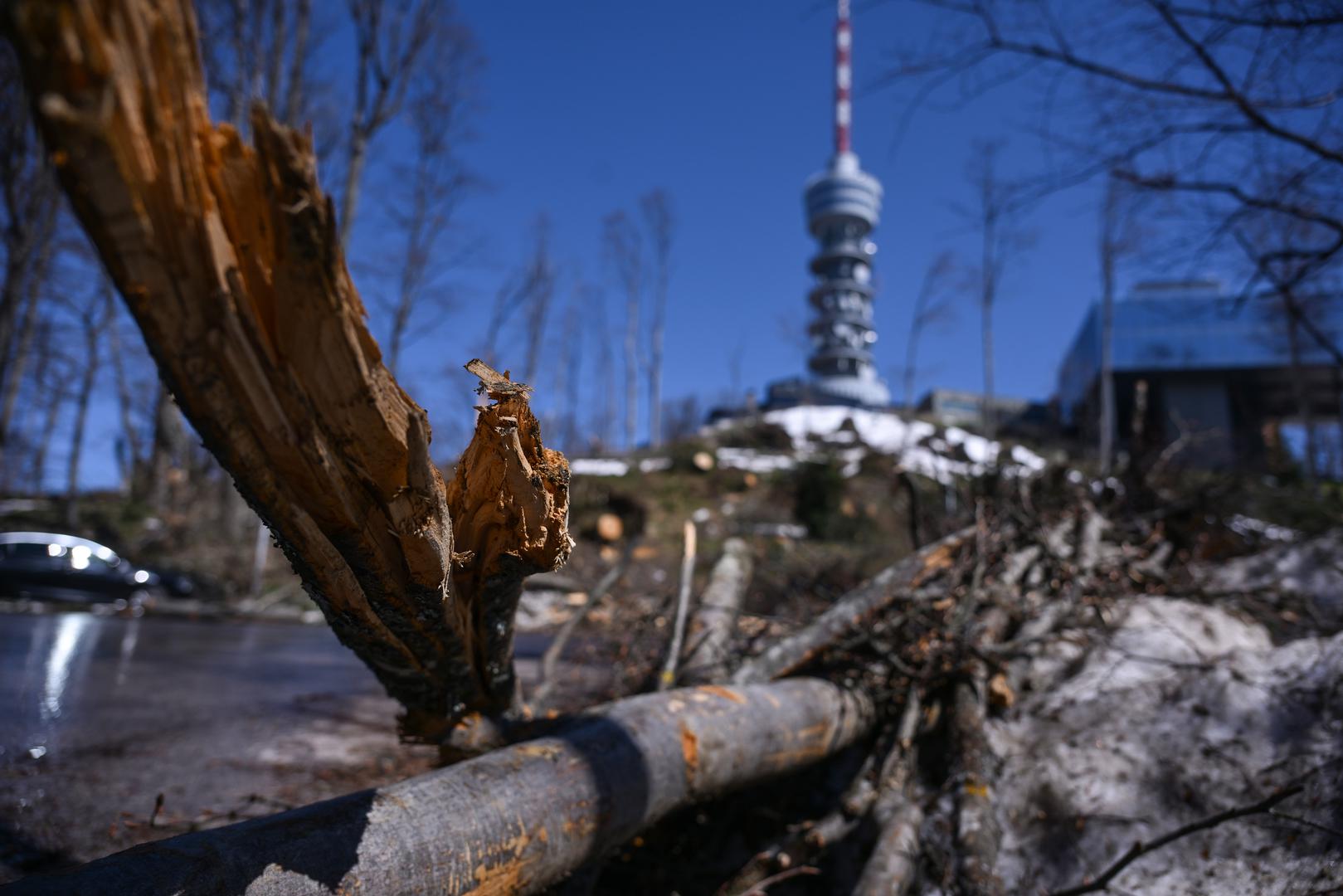 Nakon više od tjedan dana od snažnog olujnog nevremena, Sljeme je ponovno dostupno građanima, a posljedice štete još su vidljive na terenu.