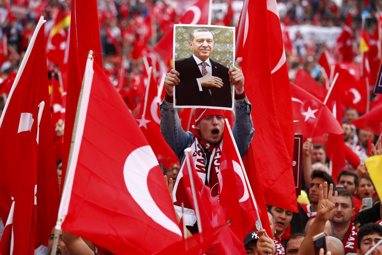 turski prosvjednik, erdogan slika