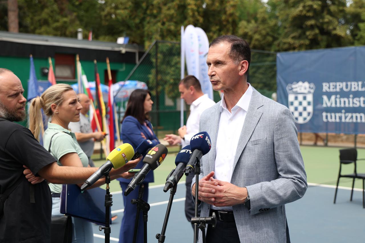 Osijek: Otvorenje First Slam međunarodni teniski turnir koji djeci pruža iskustvo Grand Slama