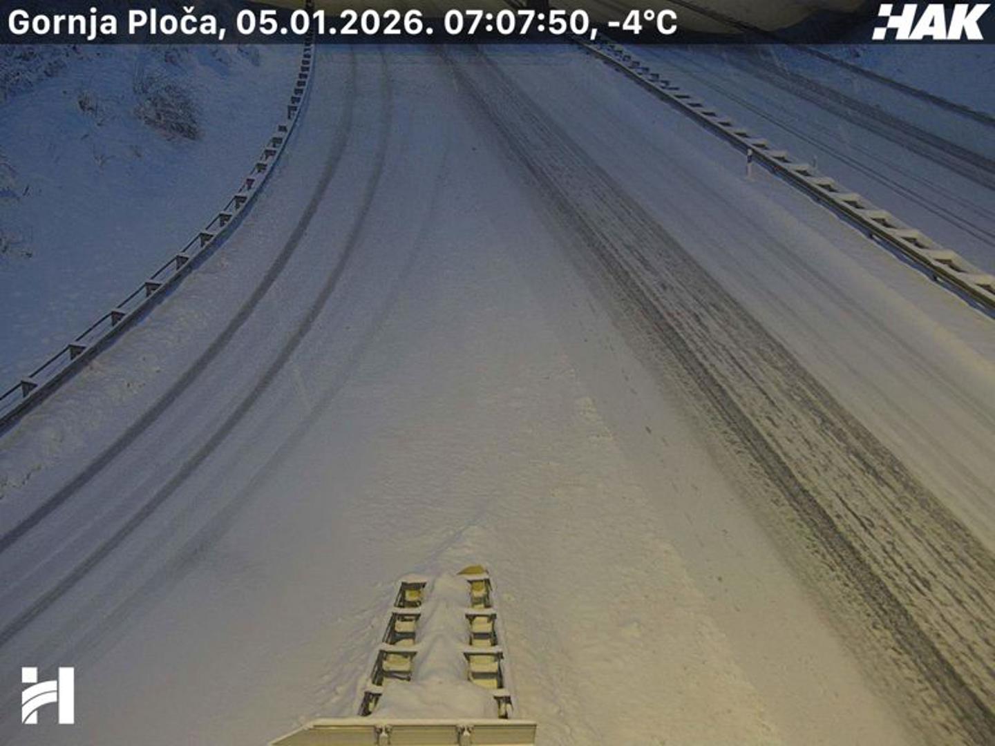 Za sve skupine vozila otvoreni su autocesta A1 Zagreb-Split-Dubrovnik u punoj dužini u smjeru Dubrovnika (dionica Rovanjska-Sveti Rok u smjeru Zagreba je zatvorena za sav promet zbog prometne nesreće), autocesta A6 Rijeka-Zagreb u punoj dužini u oba smjera, stara cesta kroz Gorski kotar-DC3, Krčki most, Paški most i Most dr. Franja Tuđmana u Dubrovniku.