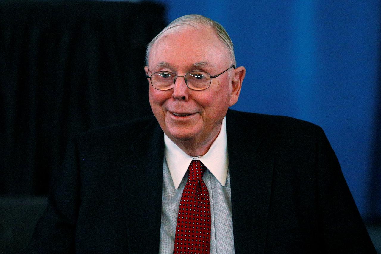 FILE PHOTO: Berkshire Hathaway Vice Chair Munger arrives to begin the company's annual meeting in Omaha