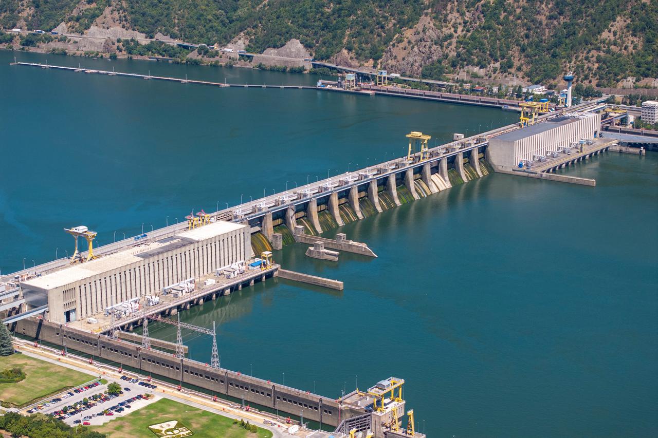 Low Danube water levels raise concerns over Serbia's electricity supply