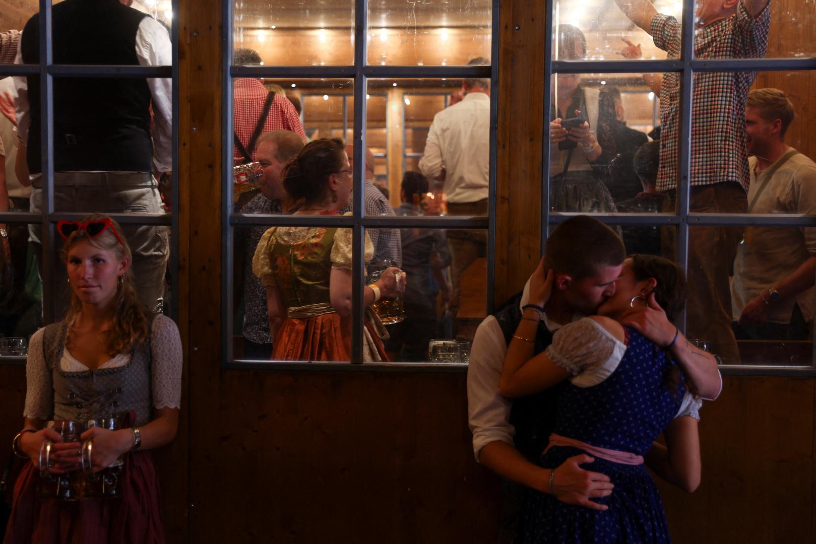 ....a padali su i poljupci...