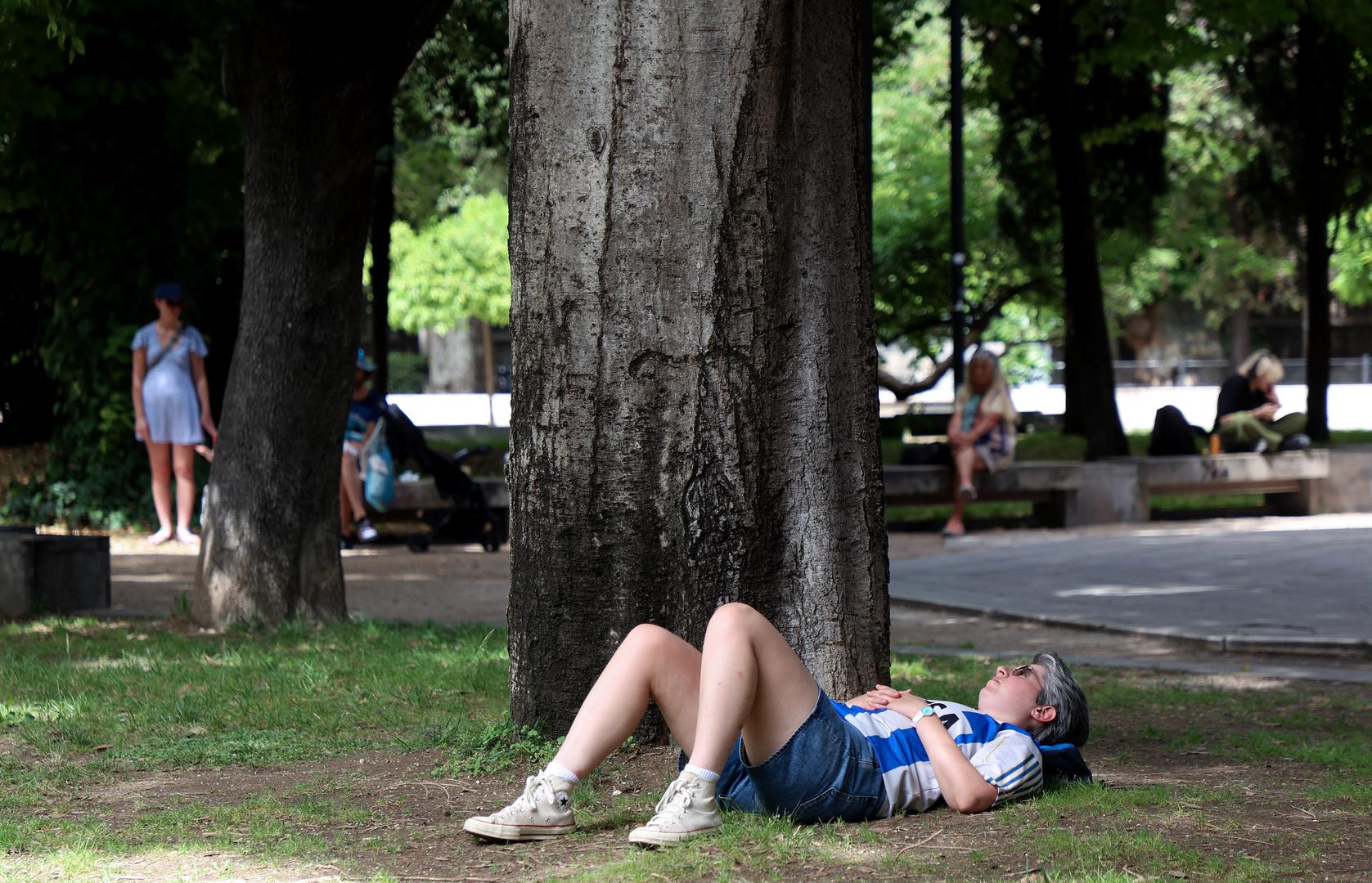 S druge strane, samo nekolicina zemalja očekuje rast. Francuska bi mogla zabilježiti porast od 3 %, dok bi broj stanovnika u Irskoj trebao ostati stabilan.