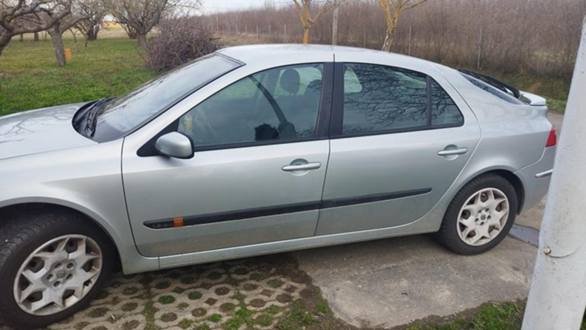 Gledajući Njuškalo, mogli smo zaključiti da je među ovim jeftinijim oglasima Renault vrlo popularan. Tako se prodaje i ovaj s fotografije. Renault Laguna za 500 eura nalazi se u Čepinu, benzinac je, 2005. godište te ima 267.000  prijeđenih kilometra.
Prodaje ga drugi vlasnik koji kaže da je auto u voznom stanju te da se koristi svaki dan, no registracija mu je istekla 27. travnja 2025.