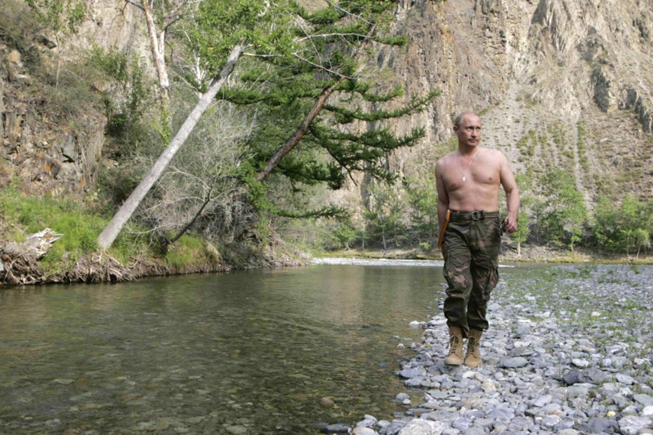 \'Russian President Vladimir Putin walks along the Khemchik River in southern Siberia\'s Tuva region in this August 15, 2007 file photo. Vladimir Putin declared on September 24, 2011 he was ready to r
