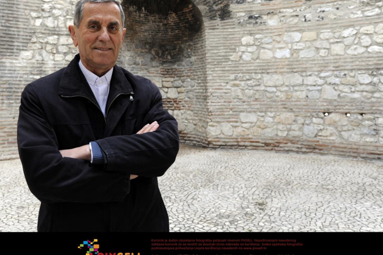 '12.12.2011., Split - Don Ivan Grubisic, umirovljeni svecenik i saborski zastupnik, najvece je iznenadenje proslih izbora. Photo: Tino Juric/PIXSELL'