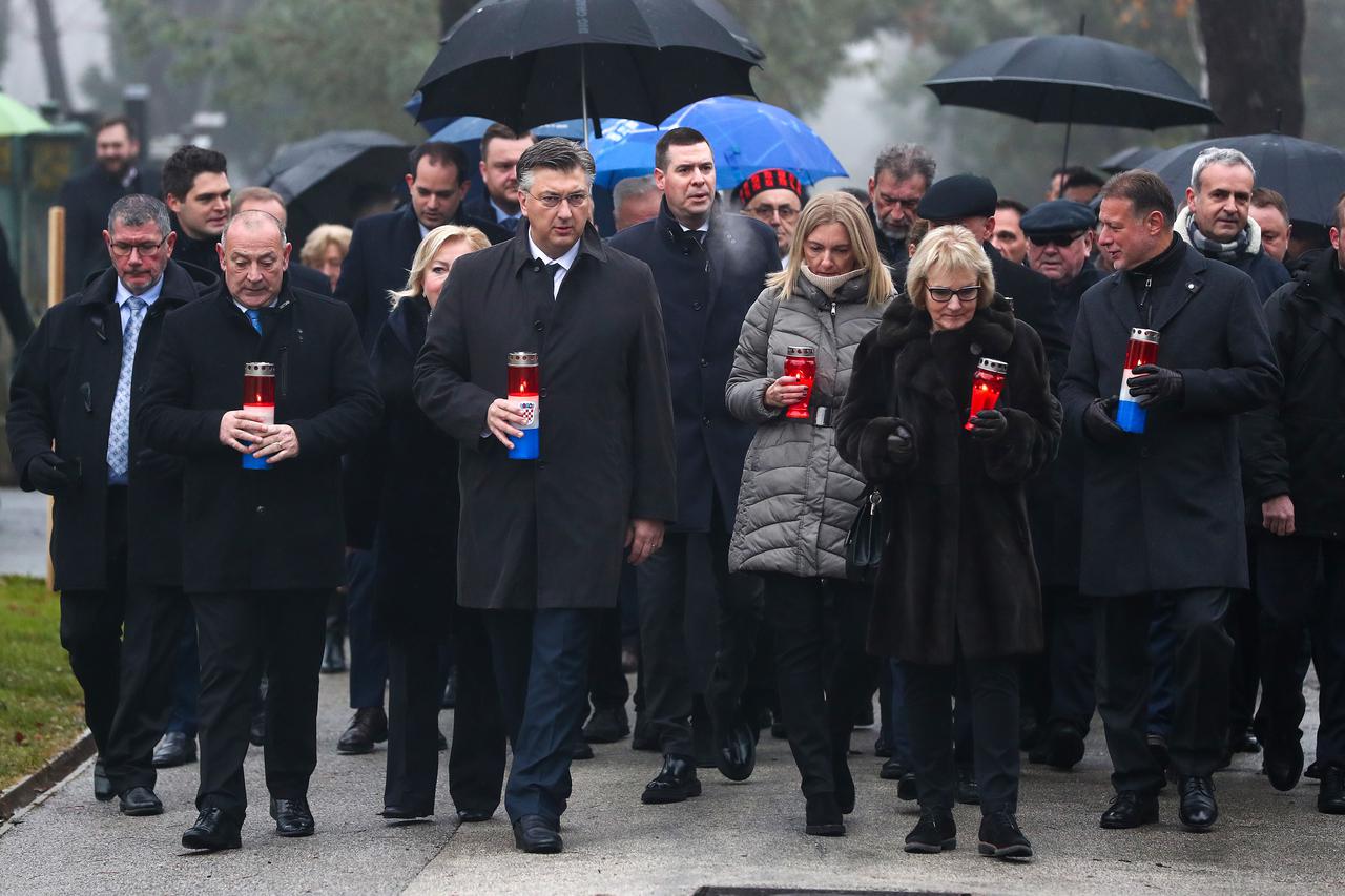 Zagreb: HDZ na Mirogoju obilježio 24. obljetnicu smrti Franje Tuđmana