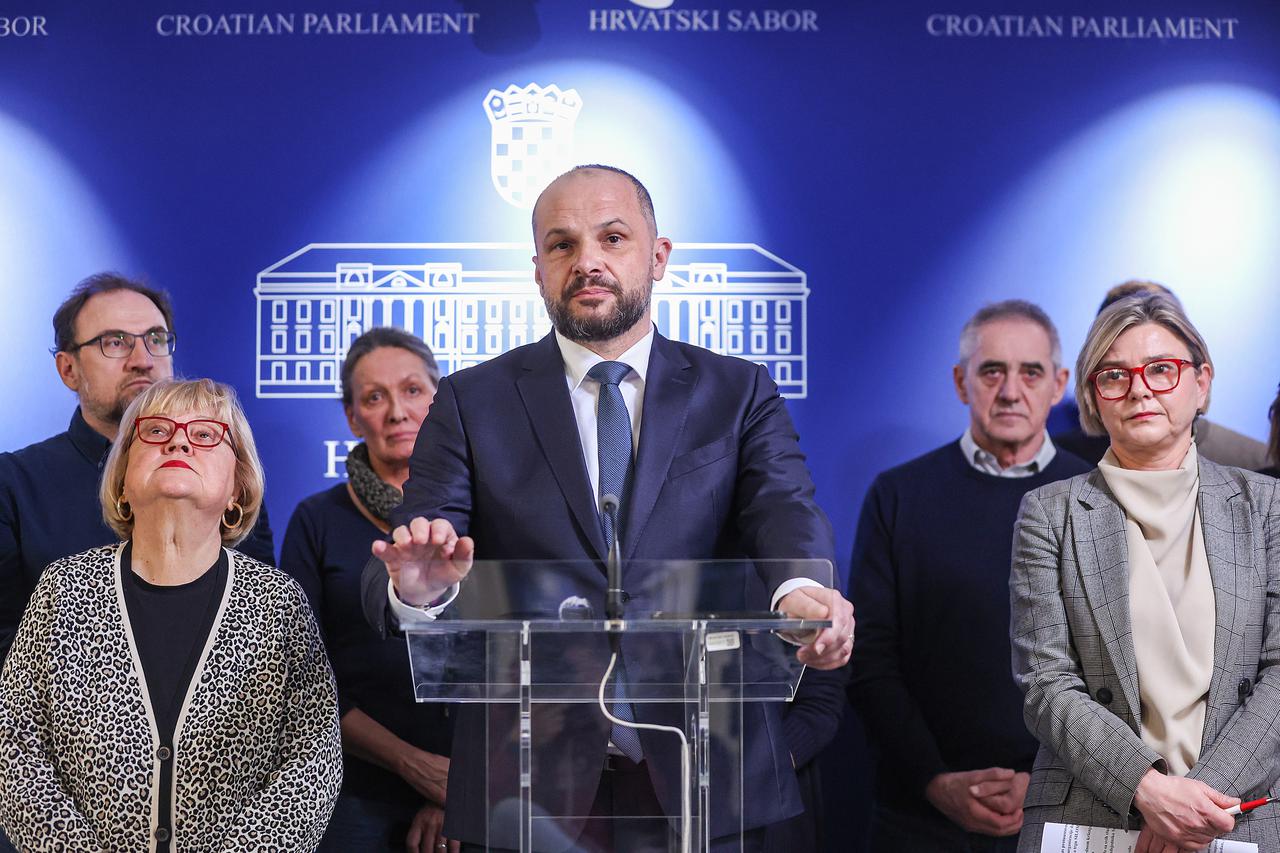 Zajednicka konferencija za medije oporbe u Hrvatskom saboru. 