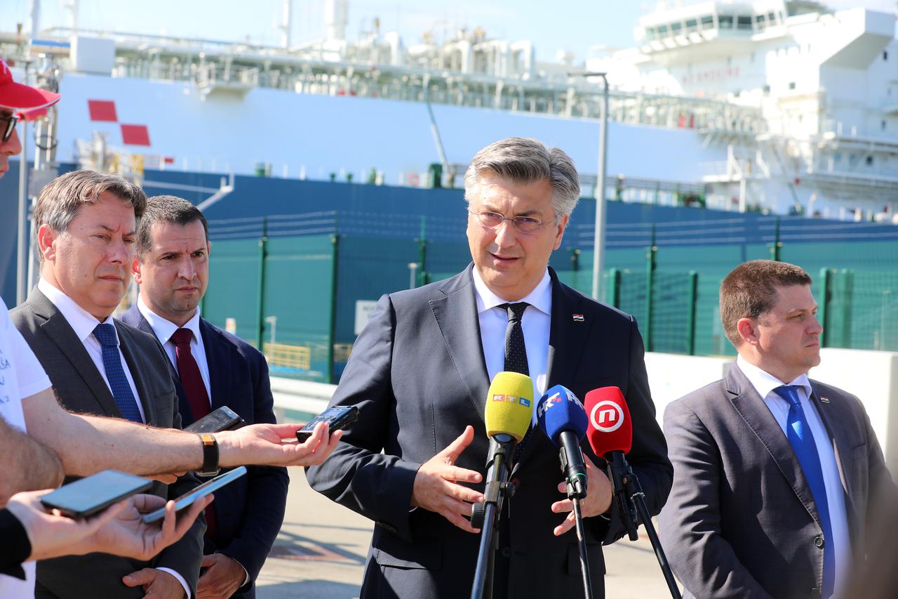 Omišalj: Premijer Plenković i ministar Butković u LNG terminalu