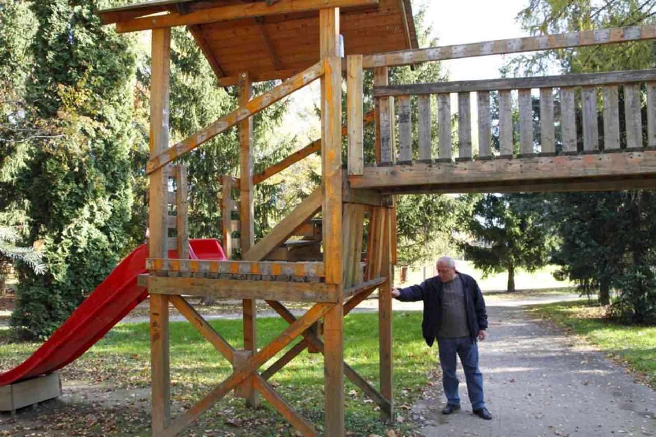 'Var \\u0096 27. 10. 2010., Ivanec \\u0096 Kucica je opasnost za djecu i roditelje  PHOTO:  Ljiljana Risek'