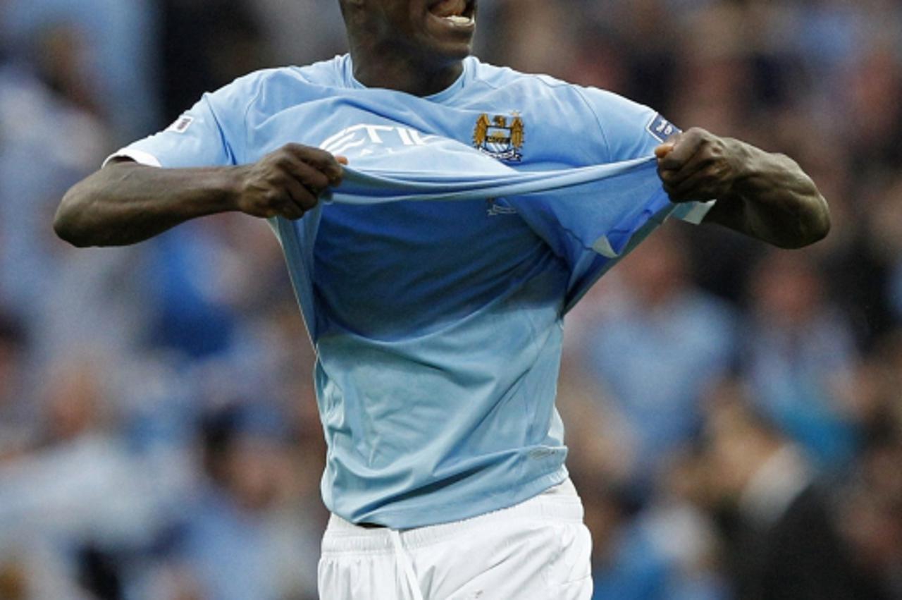 'Manchester City\'s Mario Balotelli gestures towards  Manchester United fans after winning their FA Cup semi-final soccer match at Wembley Stadium in London, April 16, 2011.    REUTERS/Darren Staples 