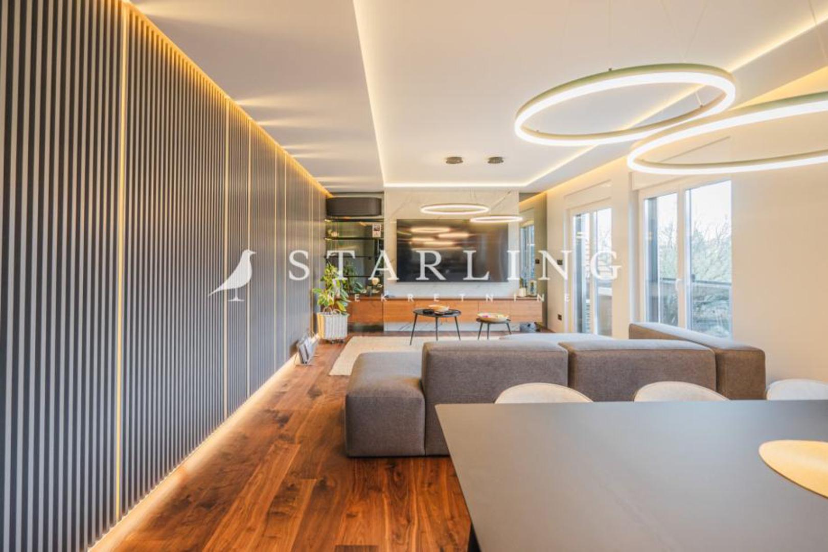 Cijeli stan opremljen je SMART HOME tehnologijom kojom se može upravljati i putem mobitela