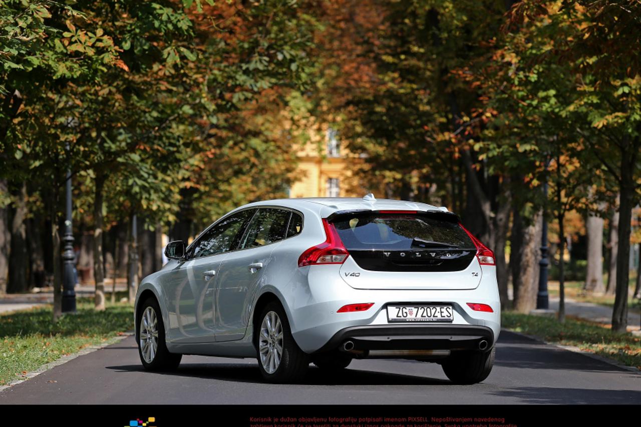 volvo v40 (1)