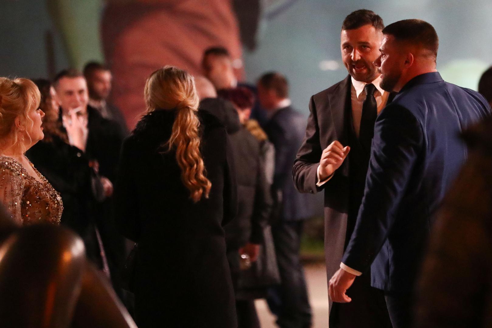 Uzvanike je zabavljao glazbeni sastav Best, popularna glazbena grupa. 