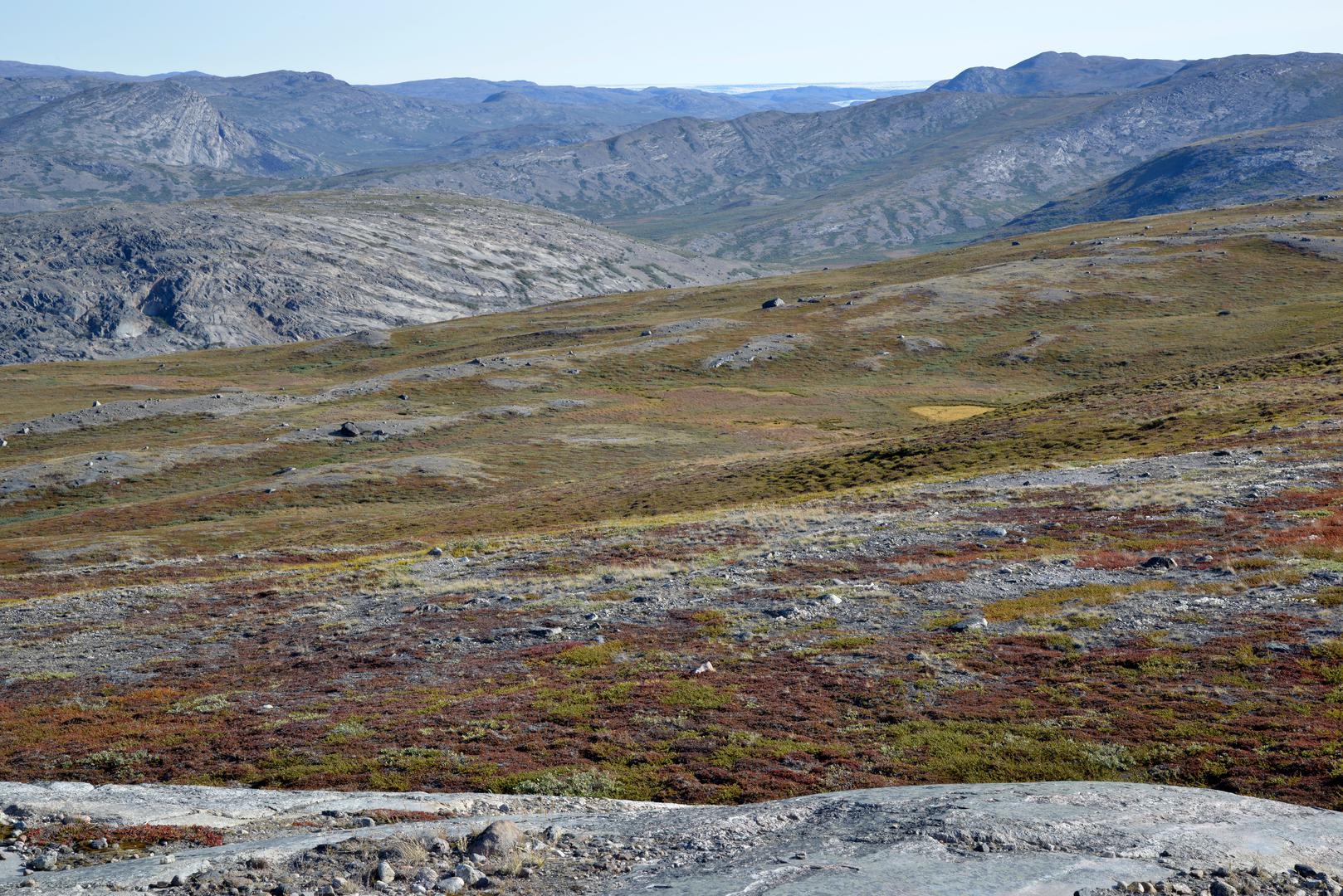 U Istočnom naselju Erik je izgradio imanje Brattahlíð, koje danas možemo vidjeti kao arheološko nalazište kod naselja Qassiarsuk.