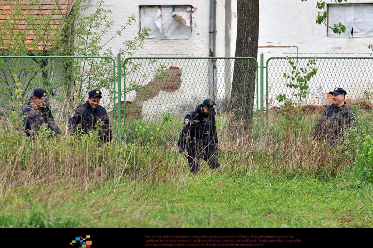 \'26.04.2011., Podturen -  Oko 22 sata na cesti Podturen - Ferketinec dogodilo se ubojstvo muske osobe, ocevid u tijeku Photo: Marko Jurinec/PIXSELL\'