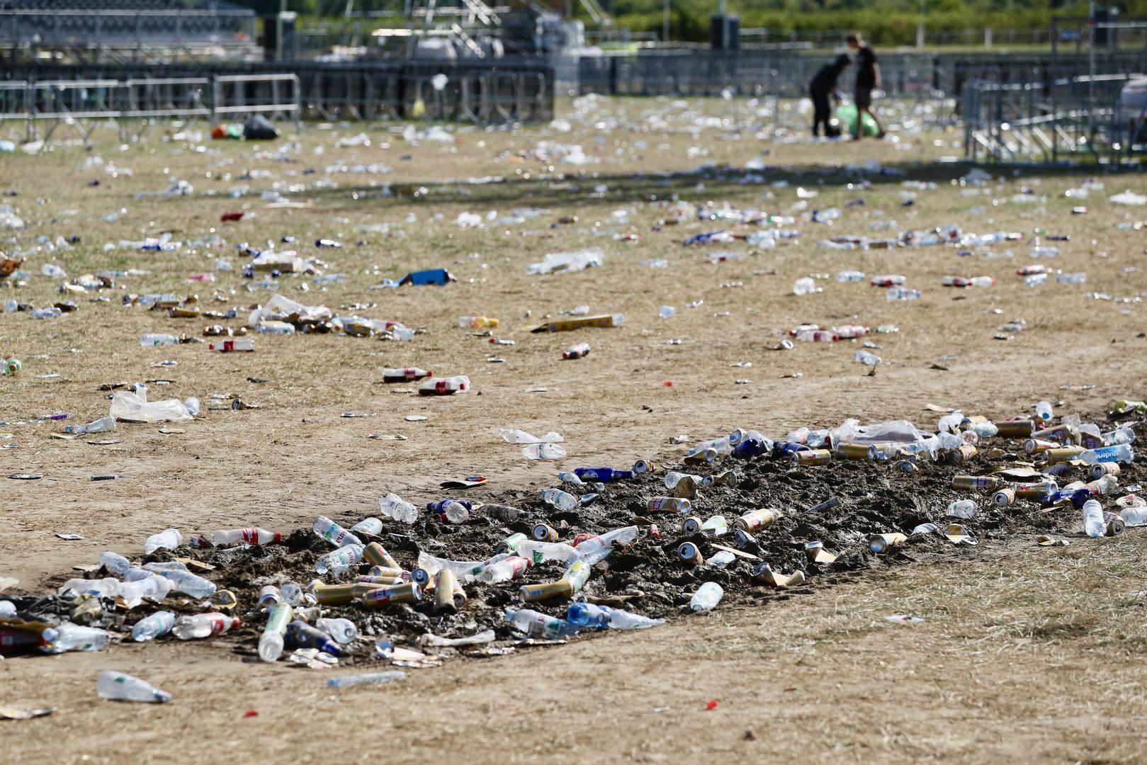 
Gužve i prometni kolapsi zabilježeni su prije koncerta i do 20 kilometara izvan grada, a nastavili su se i tijekom noći kada se publika počela razilaziti nakon koncerta. Koncert je otvoren pjesmama ”Ustani iz sjene, ”Ravnoteža” i ”Dolazak Hrvata”, a publika je Thompsonov izlazak na pozornicu dočekala ovacijama.
