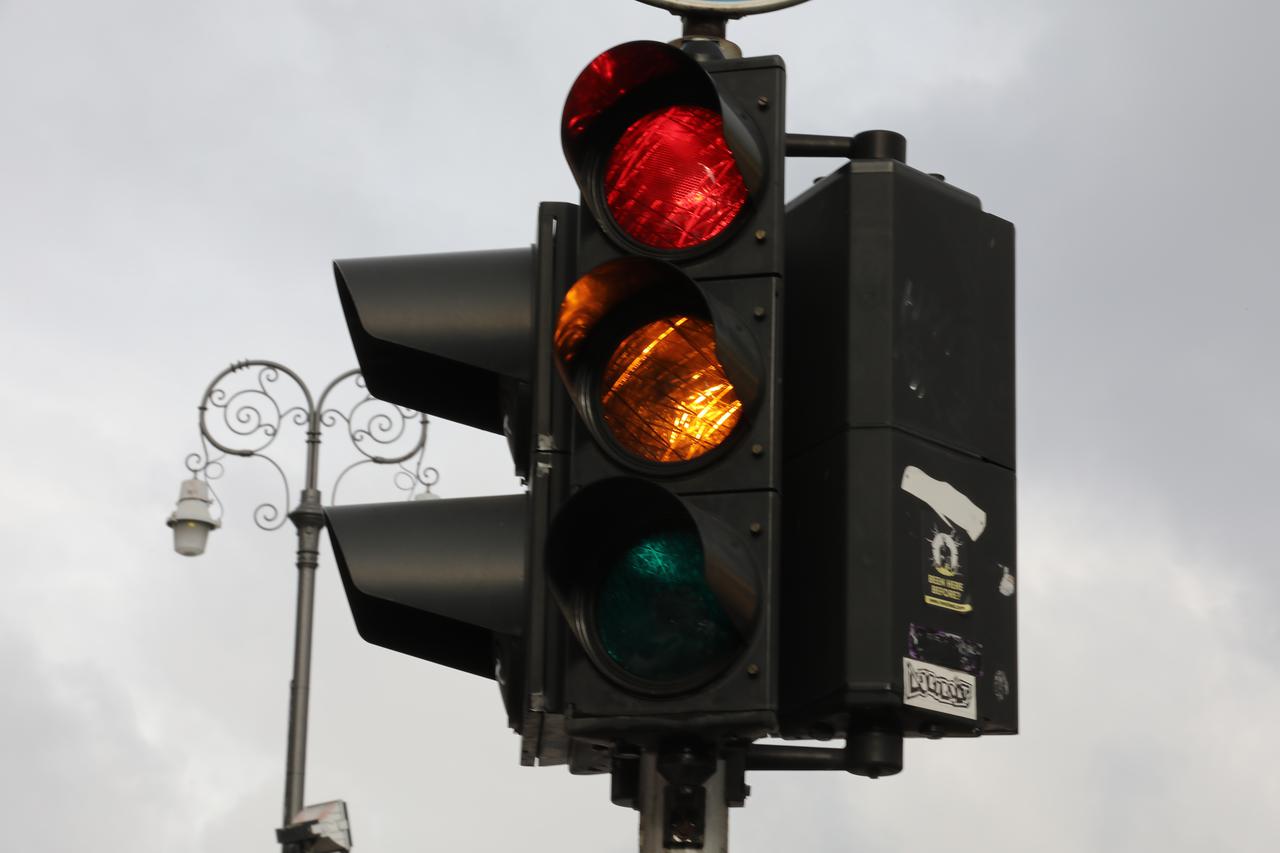 Prvi semafor na svijetu postavljen je 10. prosinca 1868. u Londonu